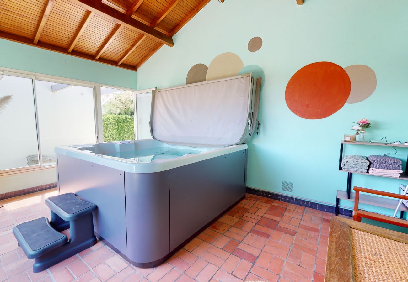 Maison à Bretignolles-sur-Mer - Villa des Vagues avec Jacuzzi