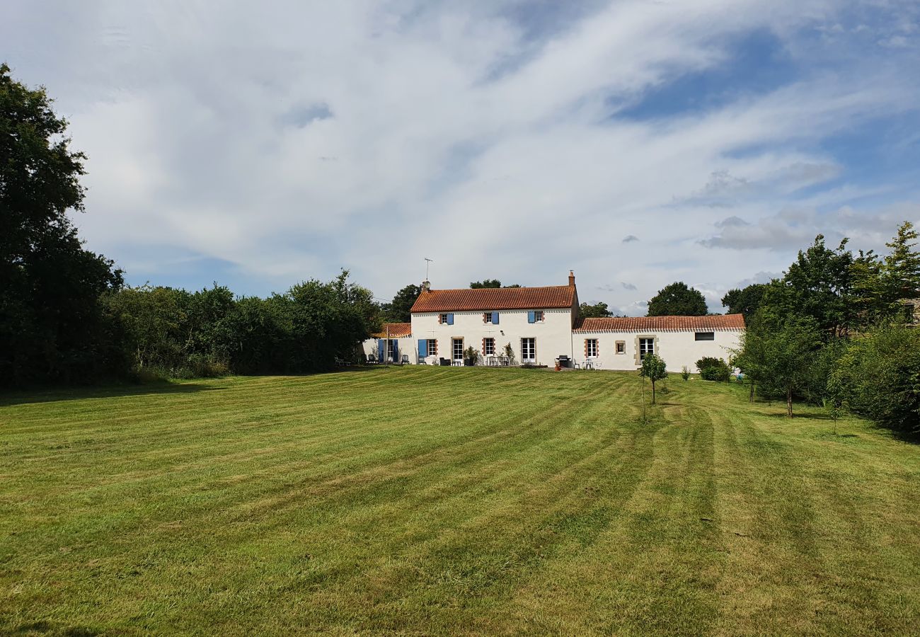 Maison à Saint-Julien-des-Landes - Gîte Les Fragonnettes