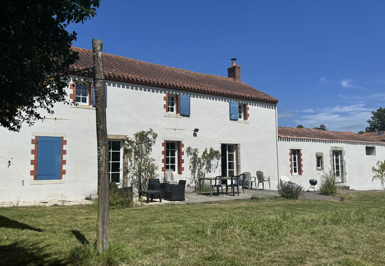 Maison à Saint-Julien-des-Landes - Gîte Les Fragonnettes