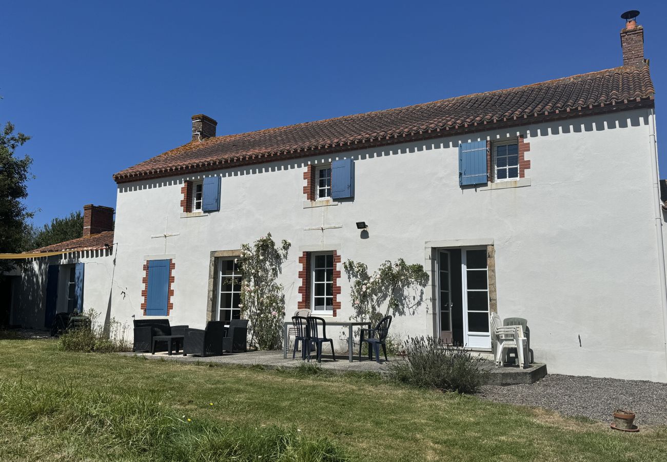 Maison à Saint-Julien-des-Landes - Gîte Les Fragonnettes