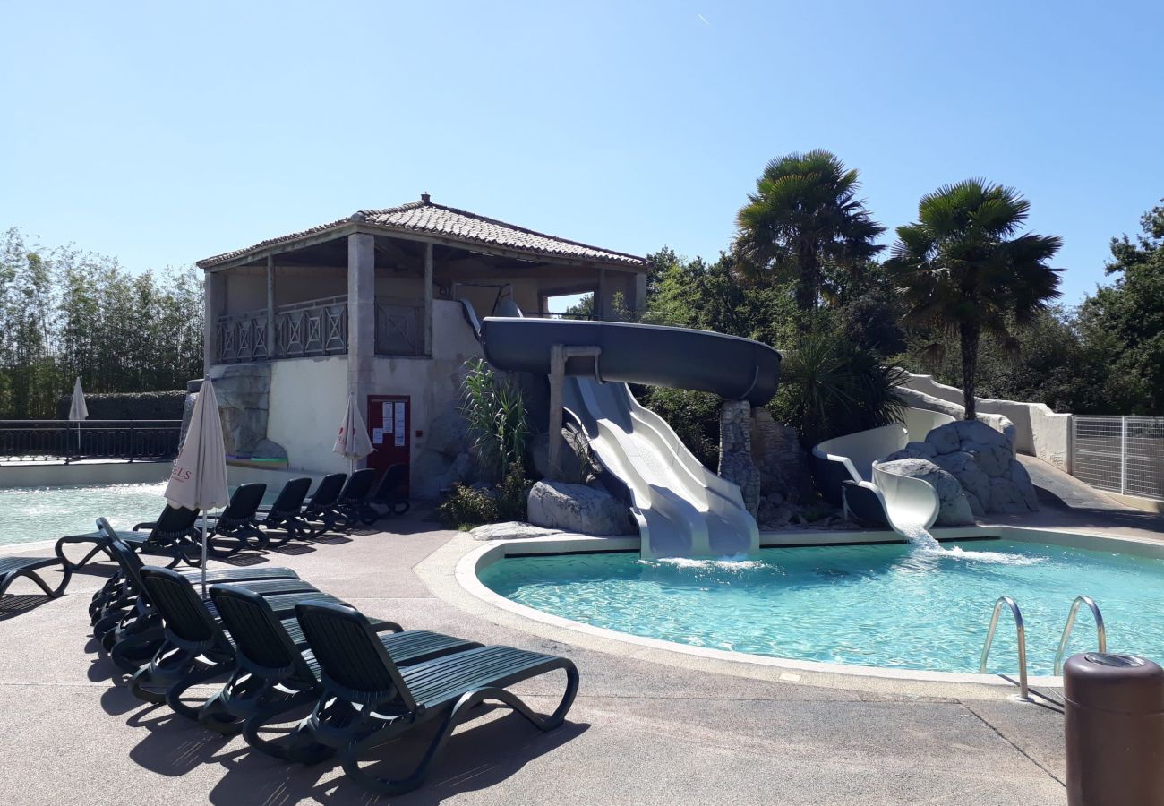 Maison à Saint-Julien-des-Landes - Gîte Les Fragonnettes