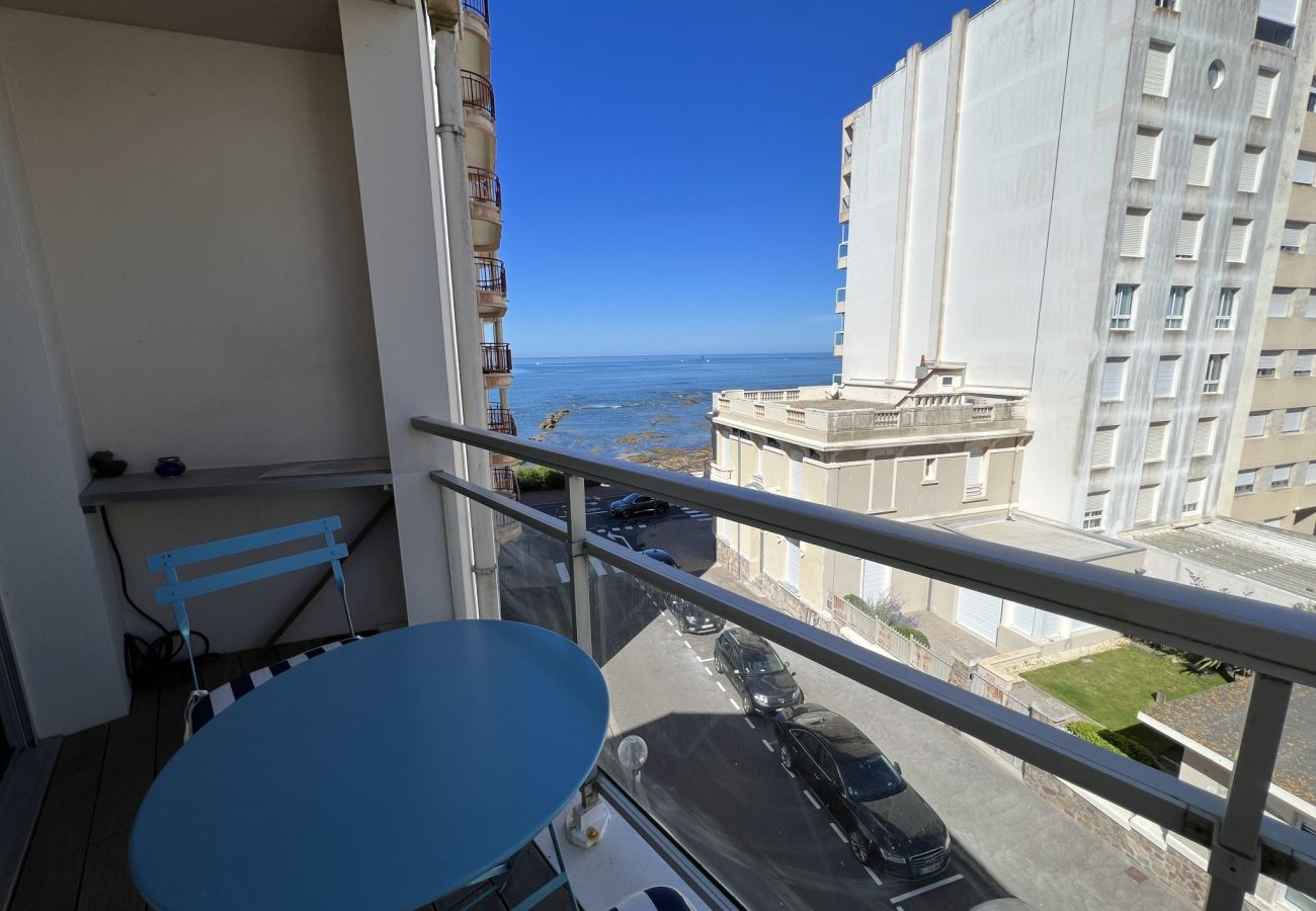 Appartement à Les Sables-d´Olonne - Les Patelles vue latérale mer