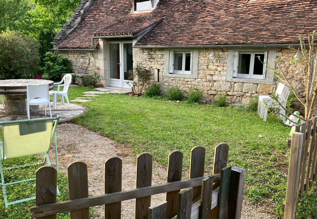 Gîte Rural à Tour-de-Faure - À l'Ombre du Tilleul
