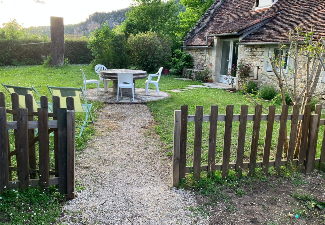 Gîte Rural à Tour-de-Faure - À l'Ombre du Tilleul