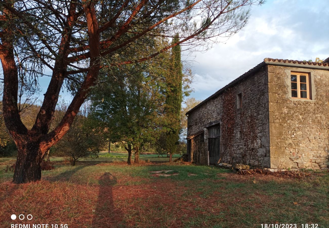 Maison à Cénevières - L'Oustal de la Rivière à 4km de Saint-Cirq-Lapopie