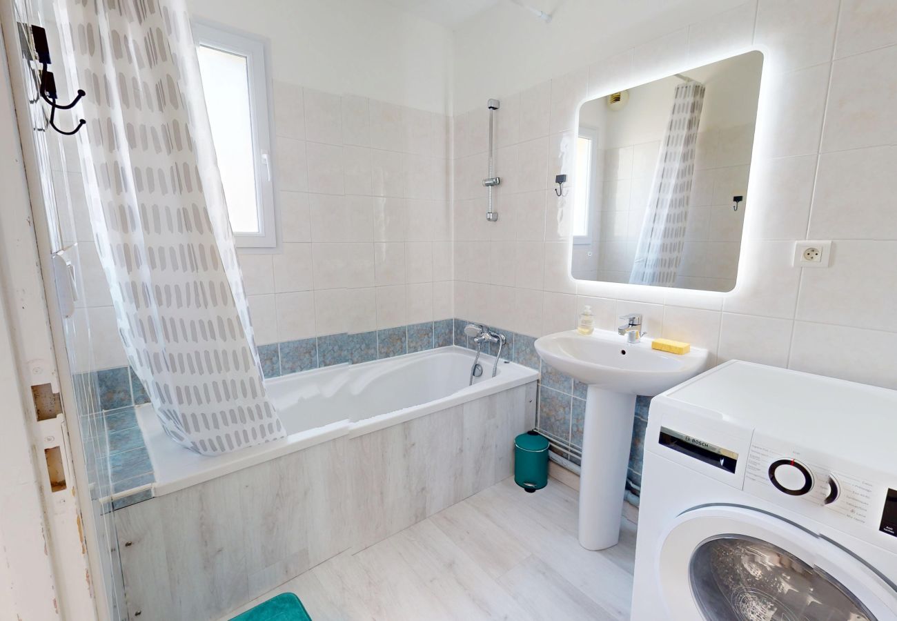 Appartement à Saint-Hilaire-de-Riez - Hublot de la Place - Centre Sion, Plage à Pied