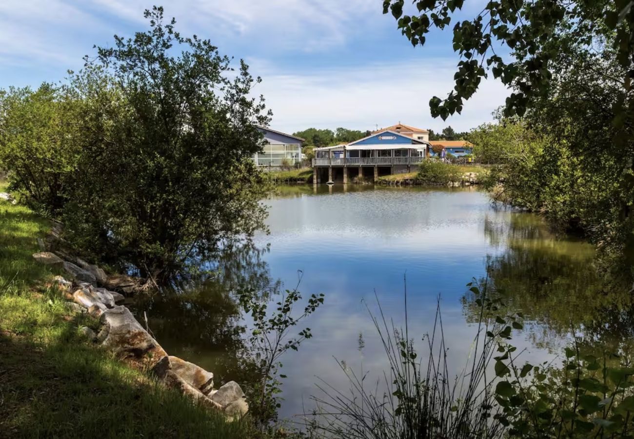 Mobile home à Saint-Hilaire-de-Riez - Cabane de Besse - Clim + Piscines et Wifi